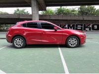 Mazda3 2.0 AT ปี 2017 เบนซิน เกียร์ออโต้ เพียง 339,000 บาท มือเดียว ซื้อสดไม่เสียแวท  ✅ ฟรีดาวน์ จัดล้นได้ ไมล์น้อย สวยพร้อมใช้ ✅ ทดลองขับได้ ✅ ไฟแนนท์ได้ทุกจังหวัด .สามารถซื้อประกันเครื่องเกียร์ได้คร รูปที่ 3